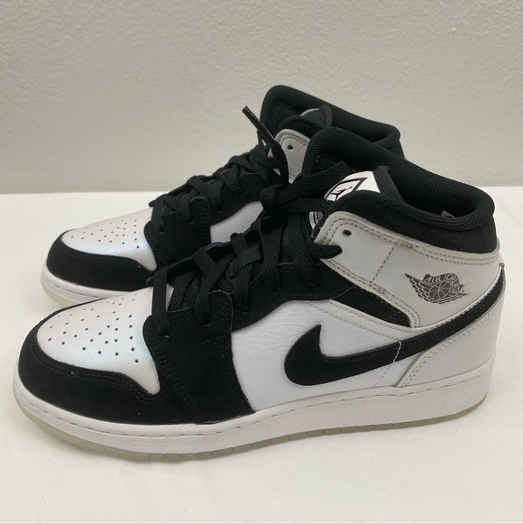 Jordan 1 Mid (GS) Diamond Shorts Sneakers - Picture 6 of 8